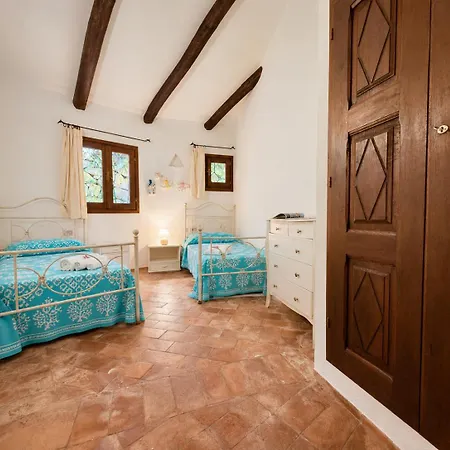 Alba Ruja 1 With Pool Close To Amenities