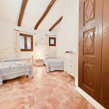 Alba Ruja 1 Apartment